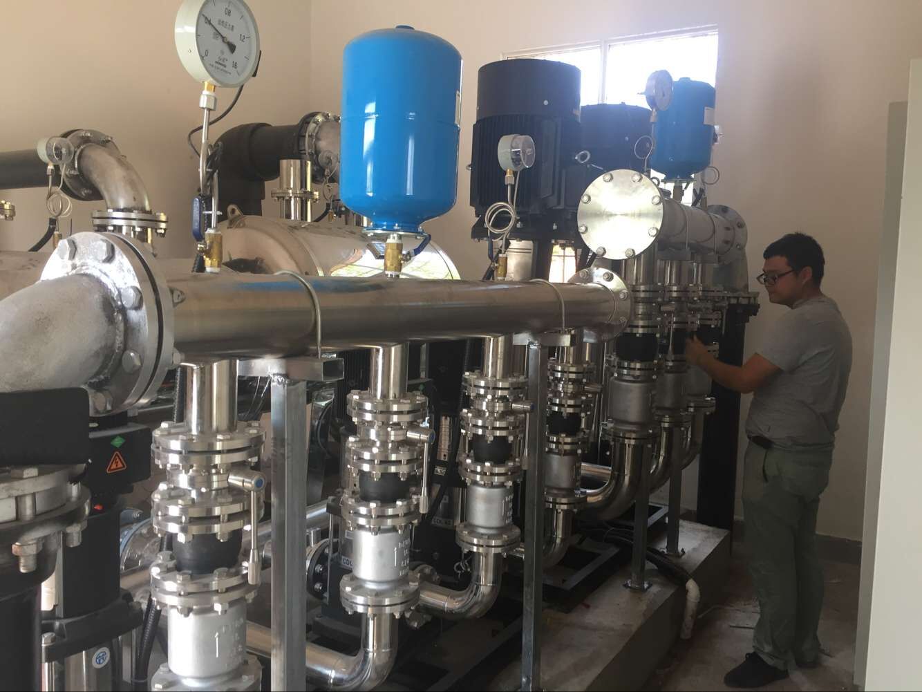 二次供水設備中氣壓罐與穩(wěn)流罐的區(qū)別